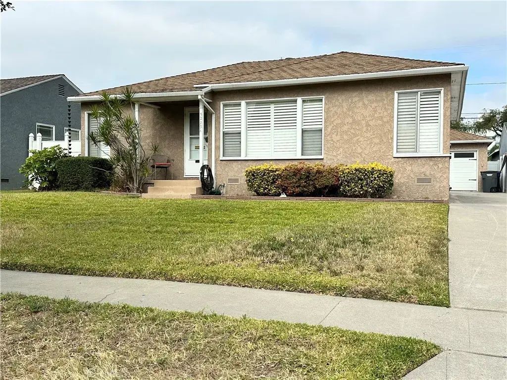 5223 Fidler, Lakewood