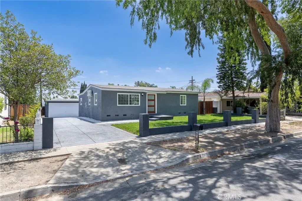 1205 Lime, Corona