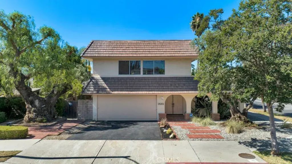 18201 Erwin Street, Tarzana