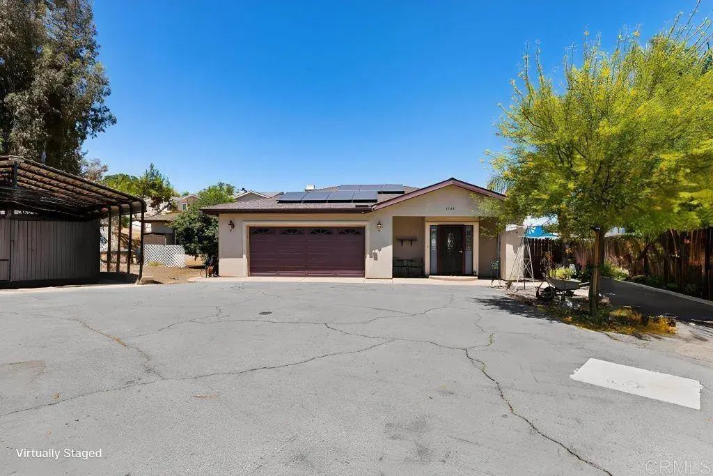 8948 Lakeview Road, Lakeside