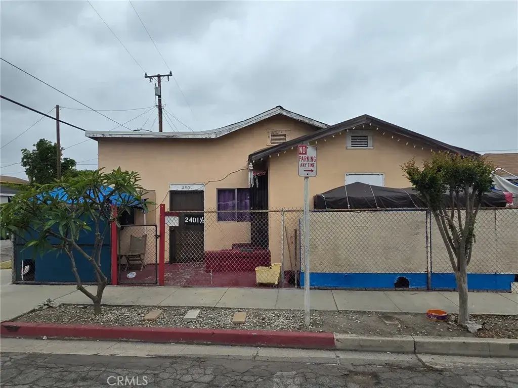 2401 E Hatchway Street, Compton