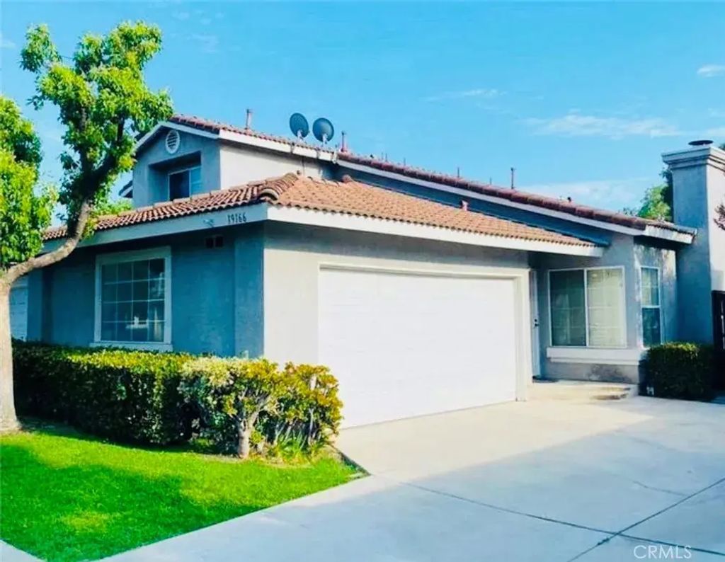 19166 Pemberton, Riverside