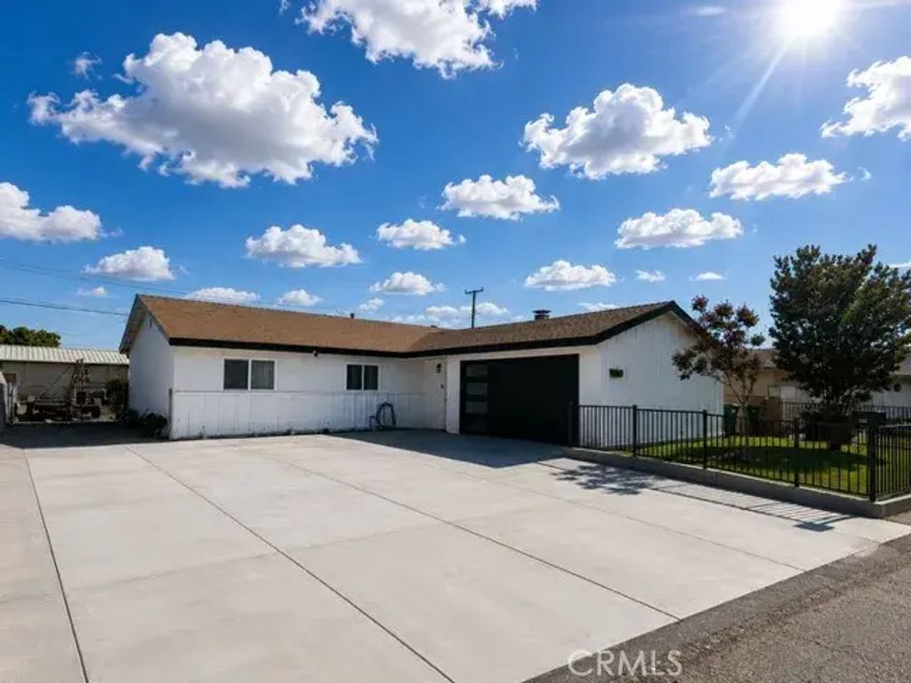 1160 Lyndee, Norco