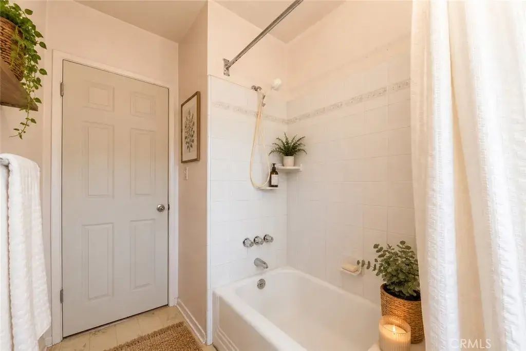 8101 Delco, Winnetka