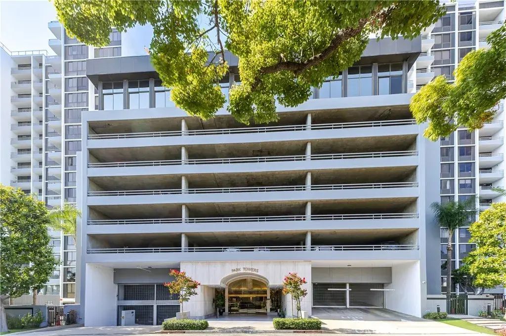 343 Pioneer Drive Ph2, Glendale
