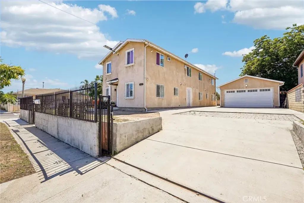 11421 Stanford Avenue, Los Angeles