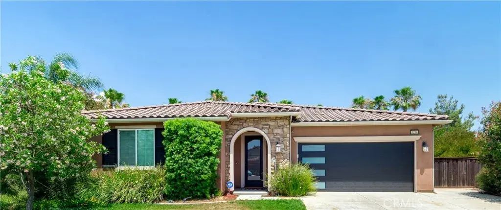 1294 Burgundy Rose, Beaumont