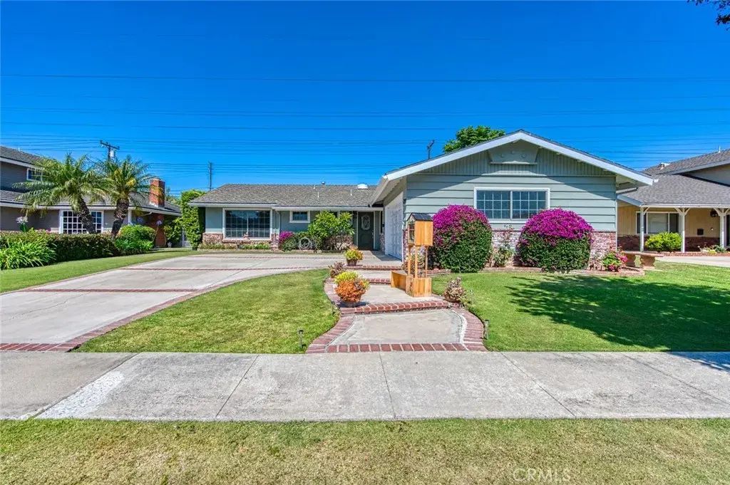 17597 Santa Paula, Fountain Valley