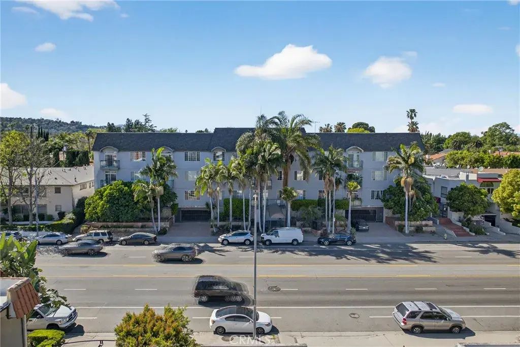 4441 Woodman Avenue 204, Sherman Oaks