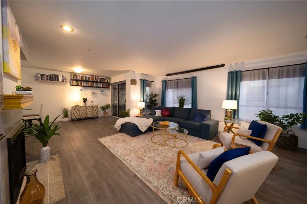 8744 Burnet 7, North Hills
