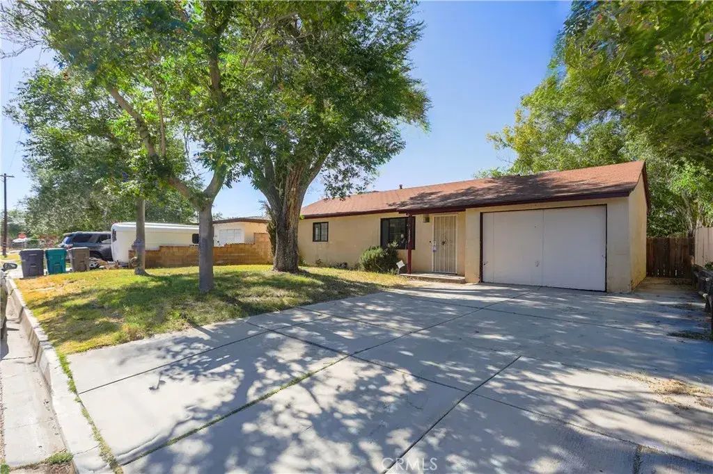 1109 W Lumber Street, Lancaster