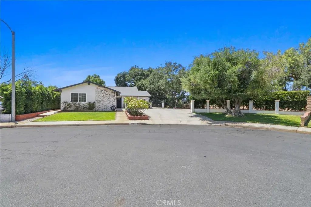 915 N Shaftesbury, San Dimas