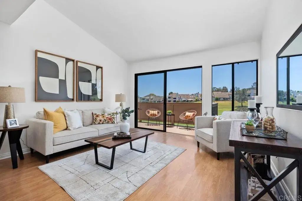 1087 Shadowridge Drive 104, Vista