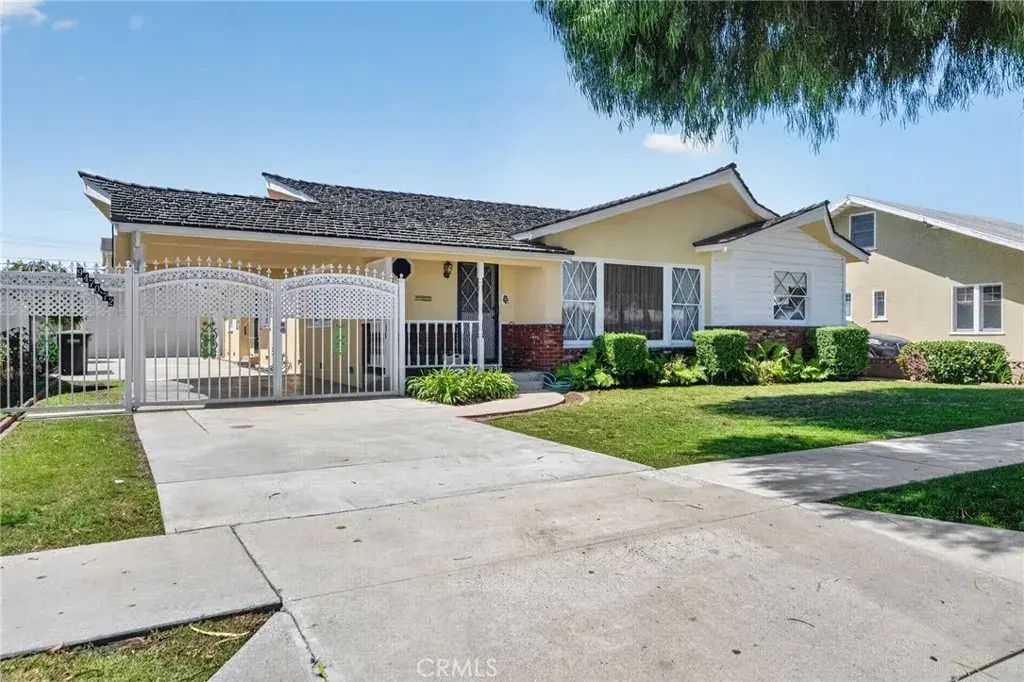 9470-9472 Foster, Bellflower
