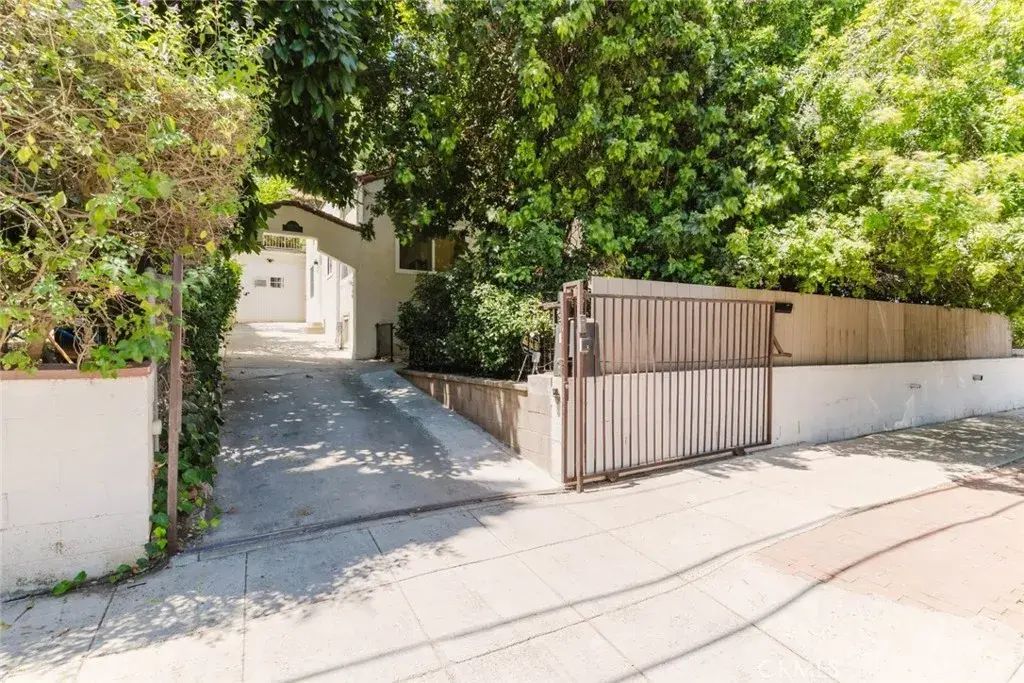 11036 Fruitland, Studio City