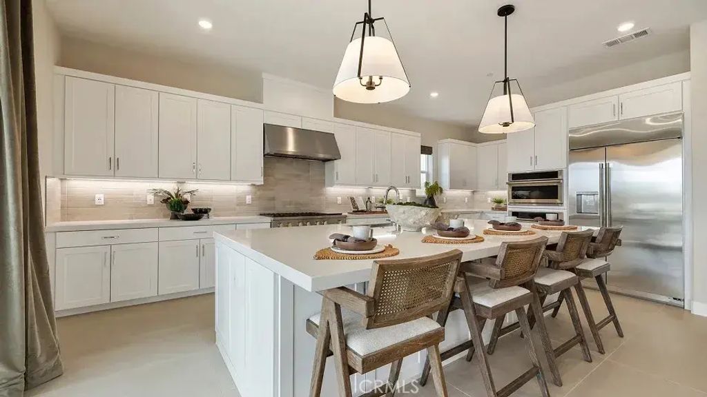 24377 Camino Oceano, Valencia