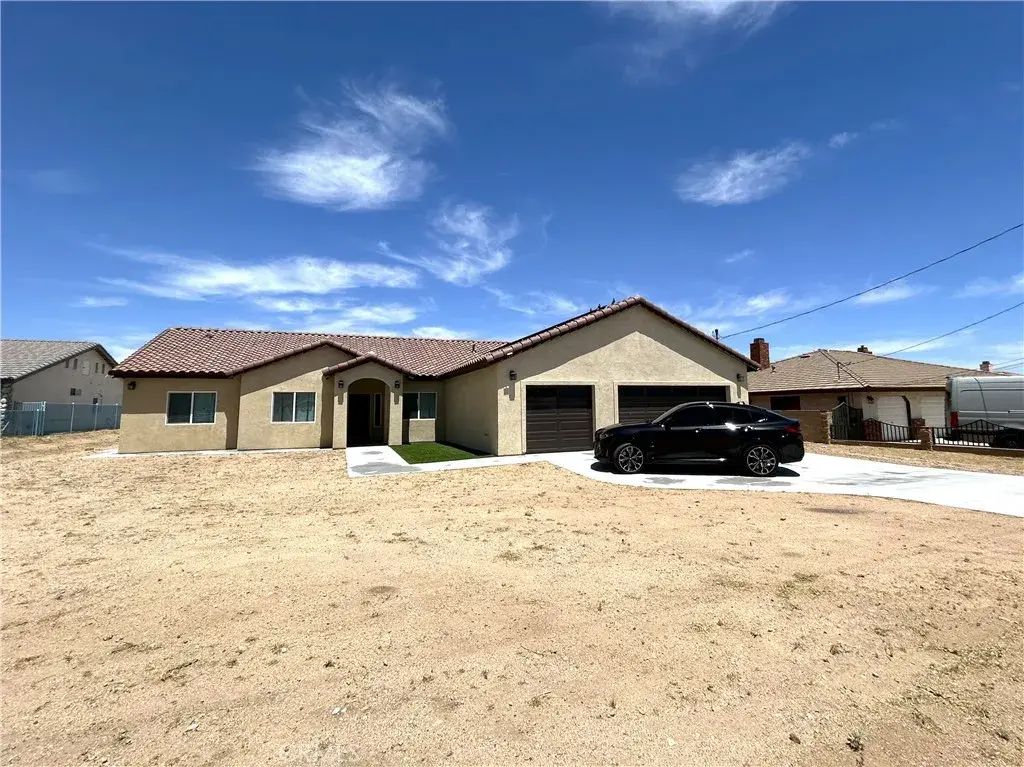 16920 Danbury, Hesperia