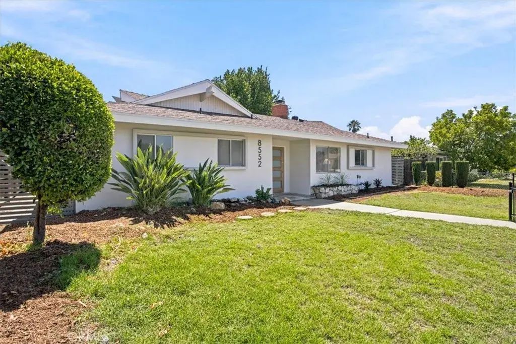 8552 Jumilla Avenue, Winnetka