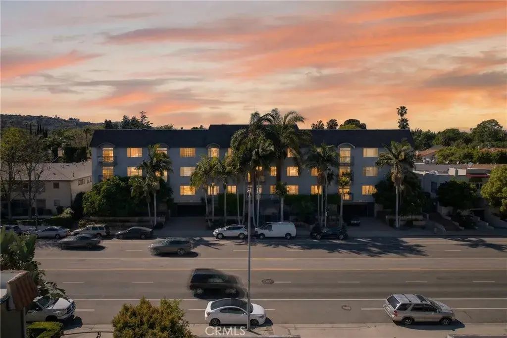 4441 Woodman Avenue 205, Sherman Oaks