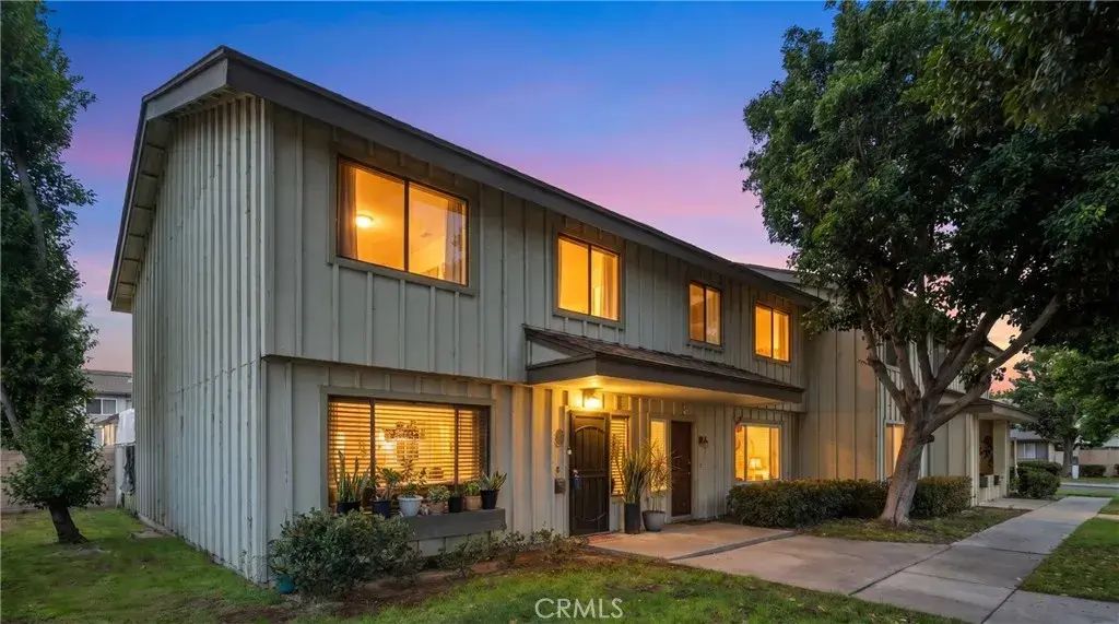 10015 Karmont Avenue, South Gate