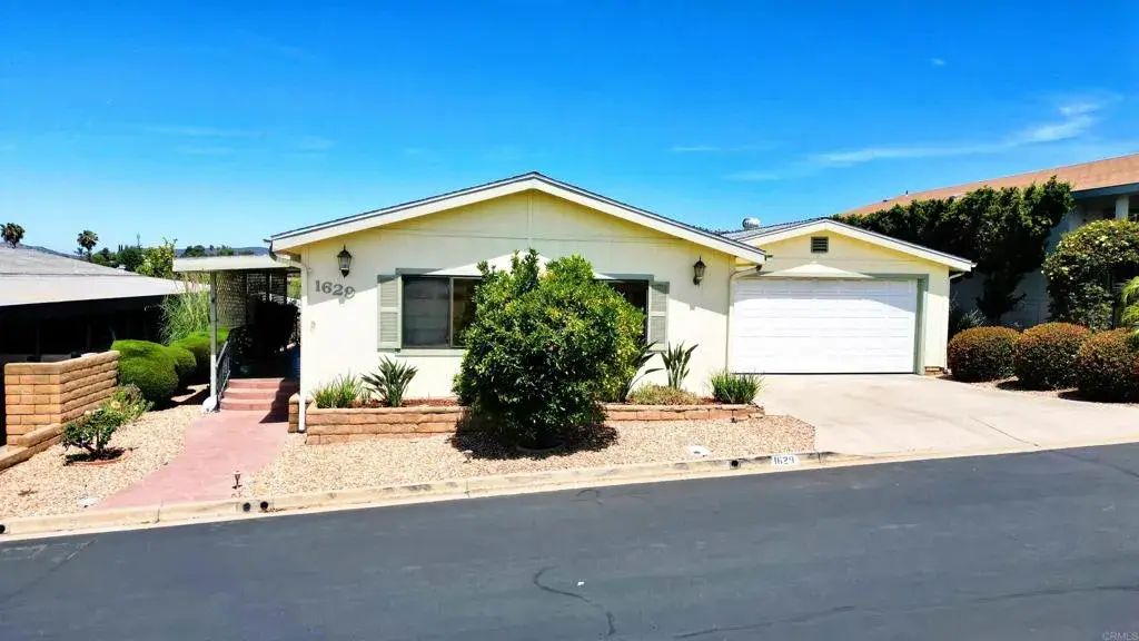 1629 Desert Gln, Escondido