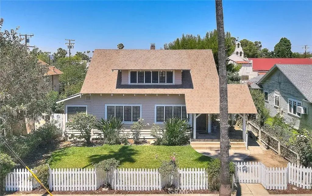 563 Claremont, Pomona