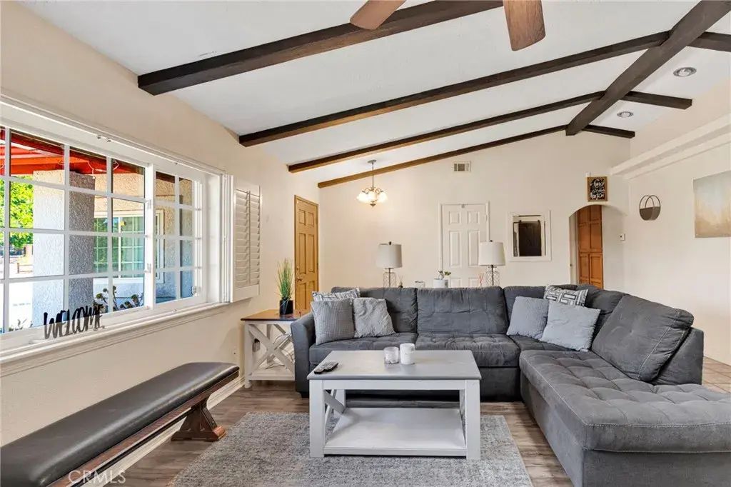 14185 Cuyamaca Road, Apple Valley