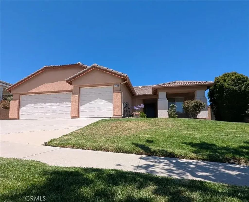3572 Lehigh, Corona