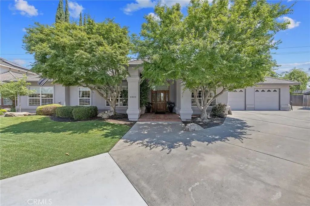 2833 E Laura Court, Visalia