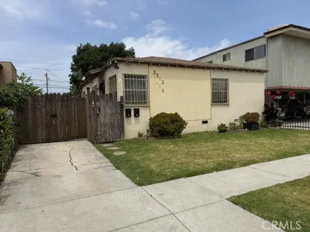 2213 S Spaulding, Los Angeles