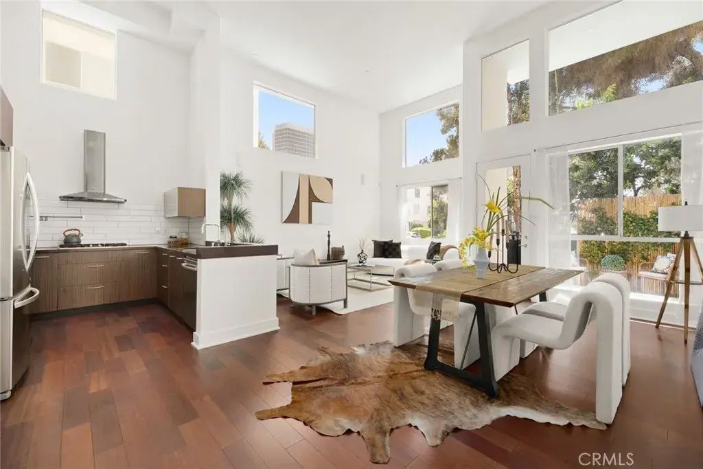 600 S Ridgeley Drive 113, Los Angeles