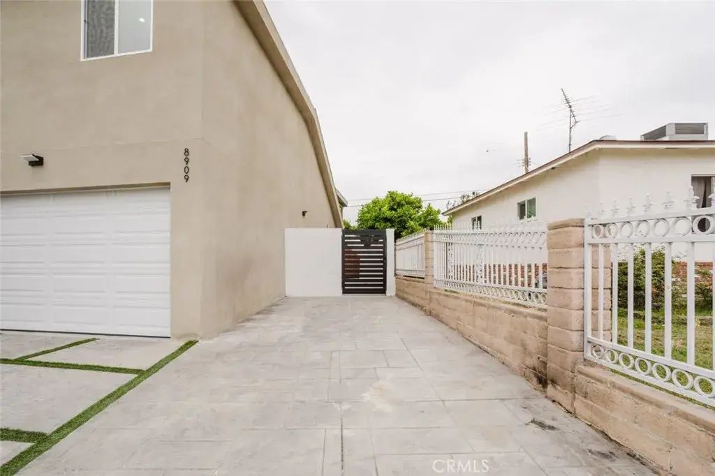 8909 Wakefield Avenue, Panorama City