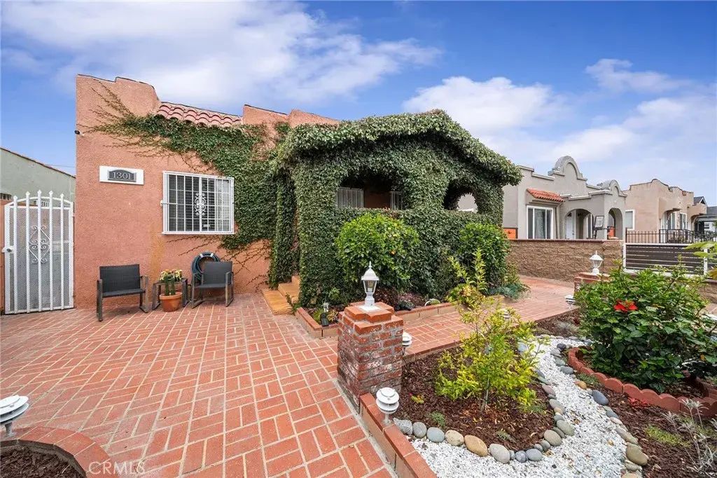 1301 W 56th Street, Los Angeles