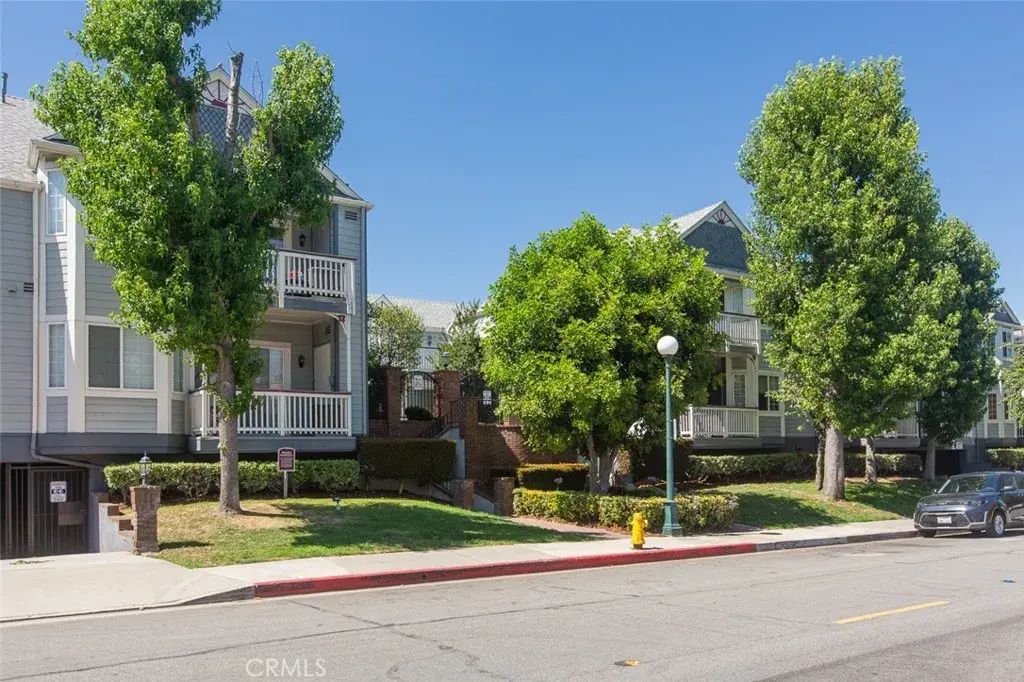 182 W Lemon B, Monrovia