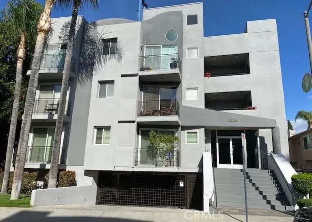 4236 Longridge Avenue 105, Studio City