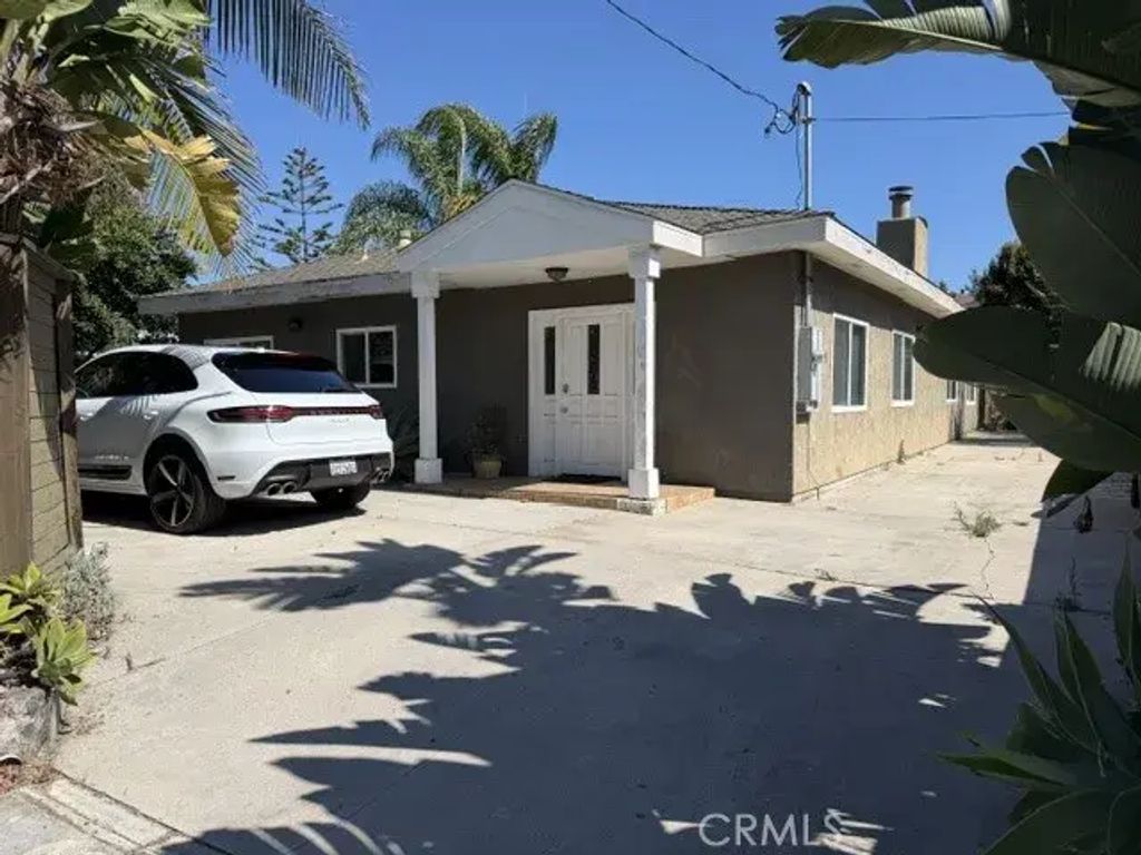 395 Victoria, Costa Mesa