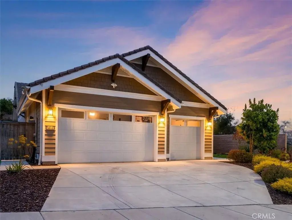 5813 Lady Bells, Santa Maria