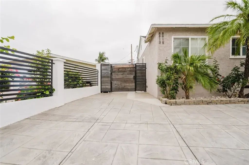 8915 Wakefield Avenue, Panorama City