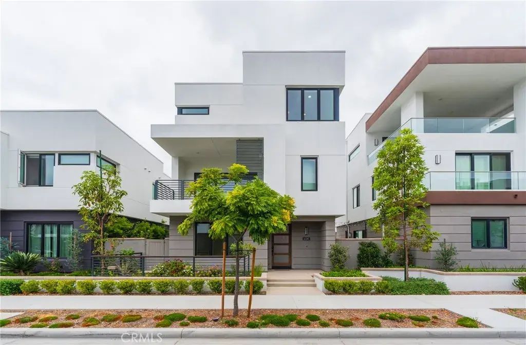 16285 Veterans, Tustin