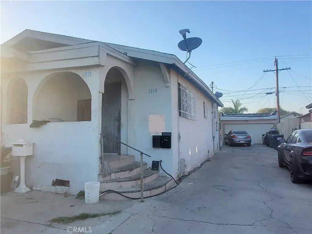 1715 E 70th, Los Angeles