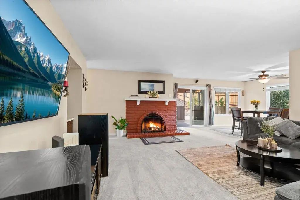 267 Hannalei Dr, Vista