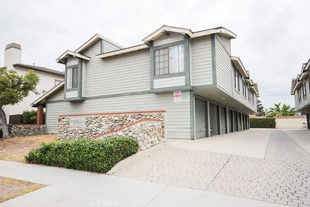 8065 Presidential Way, Midway City