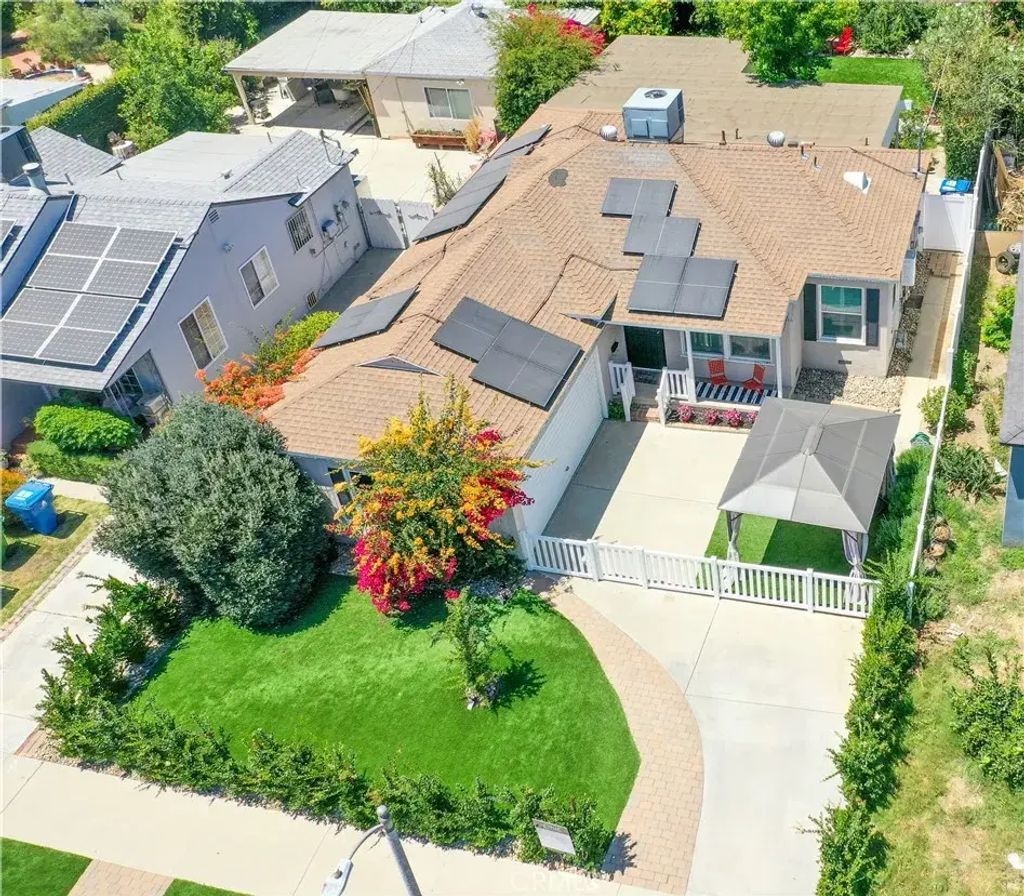 17415 Victory Boulevard, Lake Balboa