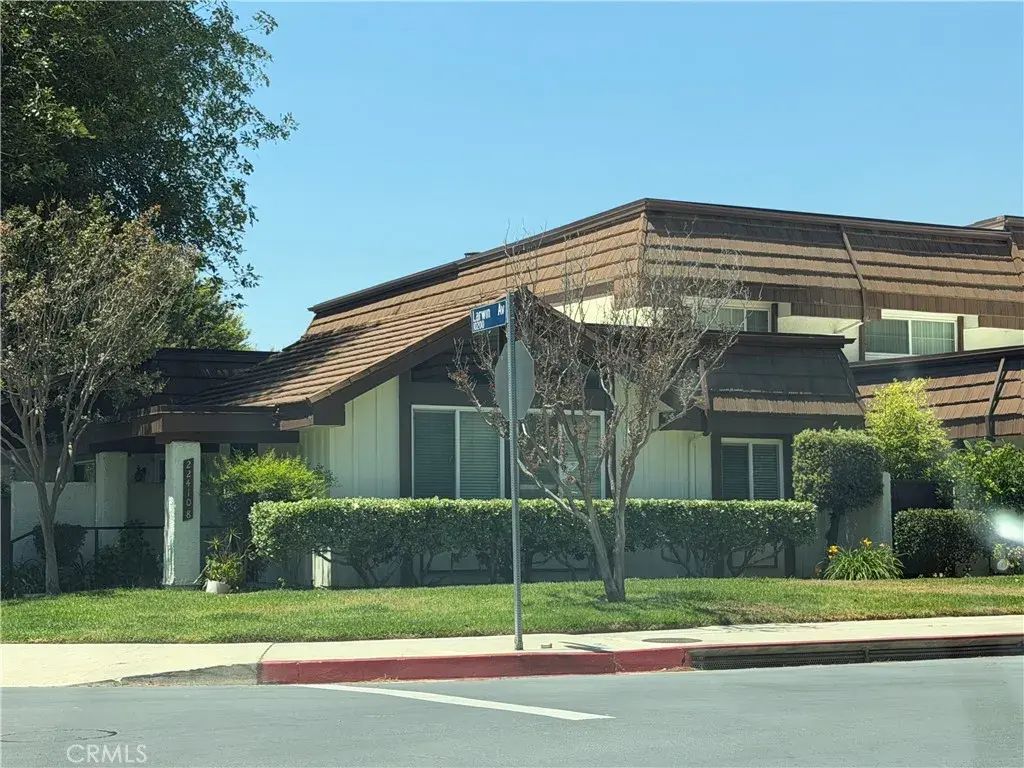 22410 Jeffrey Mark Court, Chatsworth