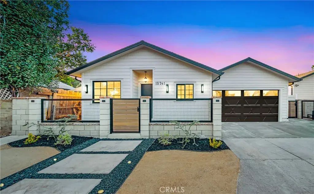 15741 Valerio St, Van Nuys