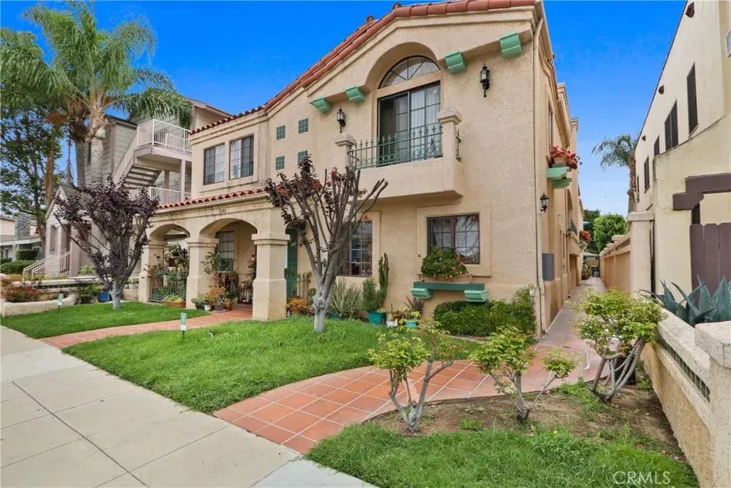 1052 Belmont Avenue B, Long Beach