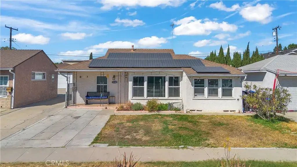 13302 Volunteer Avenue, Norwalk