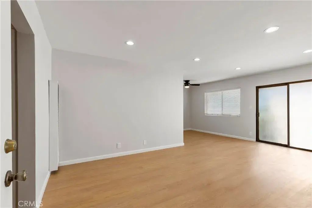 1107 E 3rd 8, Long Beach