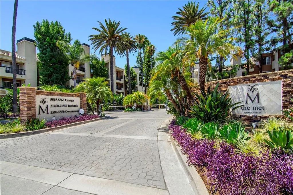 5520 Owensmouth Avenue 117, Woodland Hills