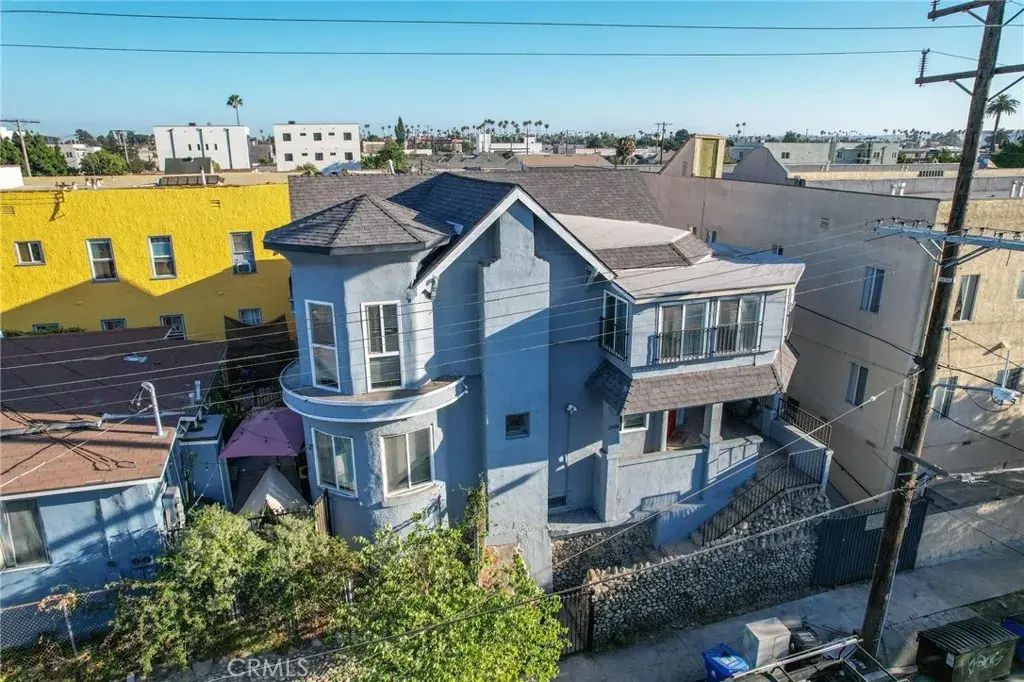 2970 W 11th, Los Angeles